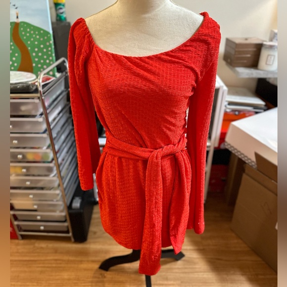 Privacy Please Red Dress cold shoulder - Picture 4 of 8